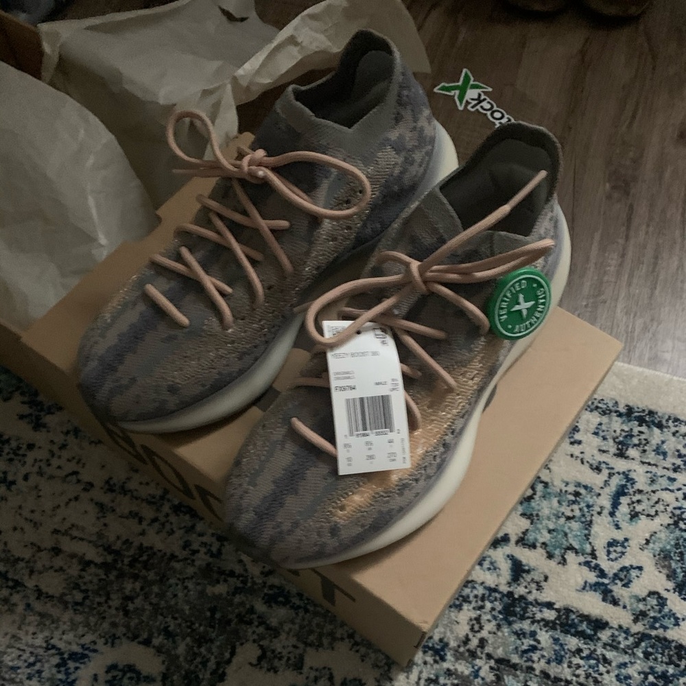 Yeezy 380 mist sz 10